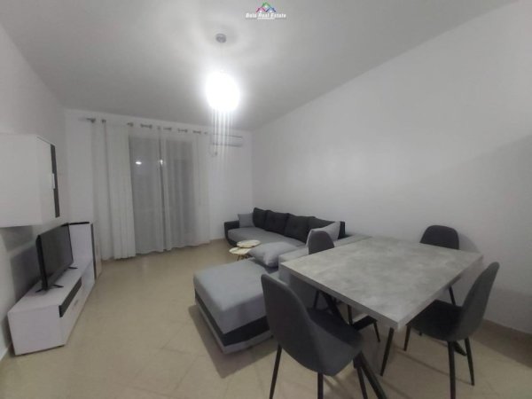 Tirane, jepet me qera apartament 2+1 Kati 5, 108 m² 450 € (fresku)