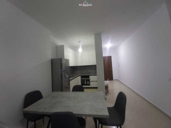 Tirane, jepet me qera apartament 2+1 Kati 5, 108 m² 450 € (fresku)