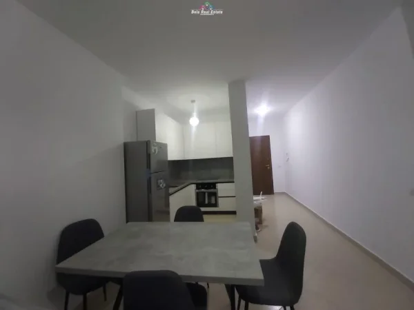 Tirane, jepet me qera apartament 2+1 Kati 5, 108 m² 450 € (fresku)