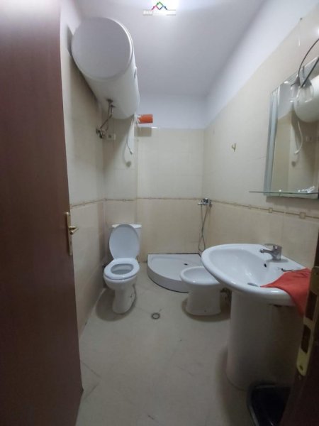 Tirane, jepet me qera apartament 2+1 Kati 5, 108 m² 450 € (fresku)