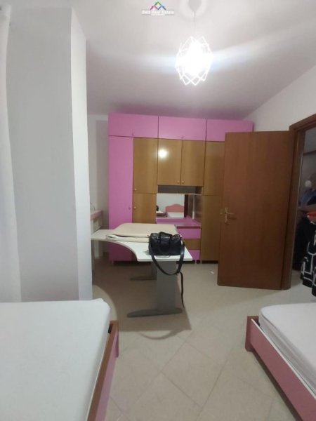 Tirane, jepet me qera apartament 2+1 Kati 5, 108 m² 450 € (fresku)