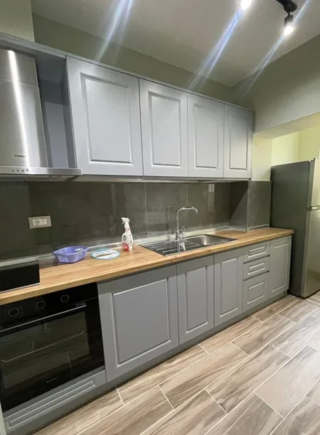 Tirane, jepet me qera apartament 1+1 Kati 3, 65 m² 550 € (Tefta Tashko Koco)