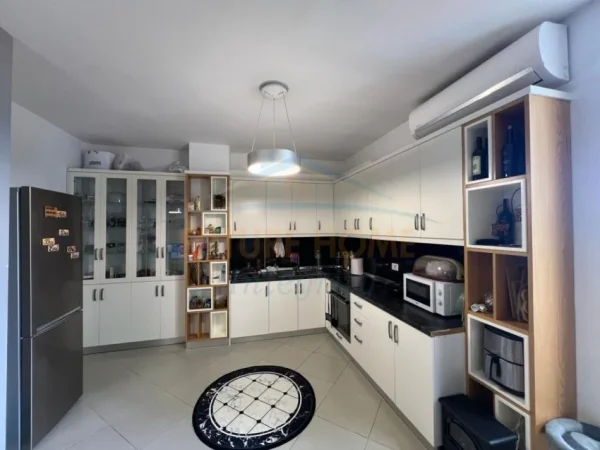 Tirane, shitet apartament 3+1 Kati 3, 125 m² 170.000 € (KOPSHTI BOTANIK)