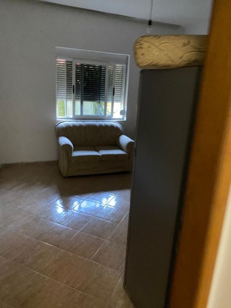 Tirane, jepet me qera apartament 2+1 Kati 3, 120 m² 400 € (Fakulteti i Mjeksise)