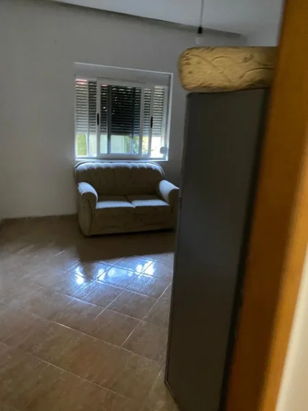 Tirane, jepet me qera apartament 2+1 Kati 3, 120 m² 400 € (Fakulteti i Mjeksise)