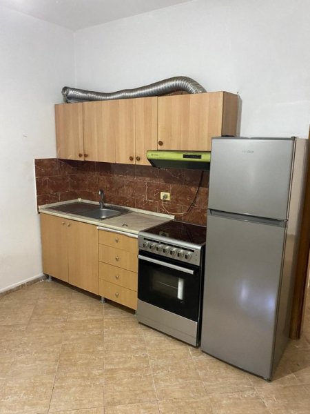 Tirane, jepet me qera apartament 2+1 Kati 3, 120 m² 400 € (Fakulteti i Mjeksise)