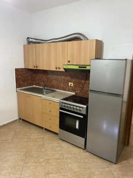 Tirane, jepet me qera apartament 2+1 Kati 3, 120 m² 400 € (Fakulteti i Mjeksise)