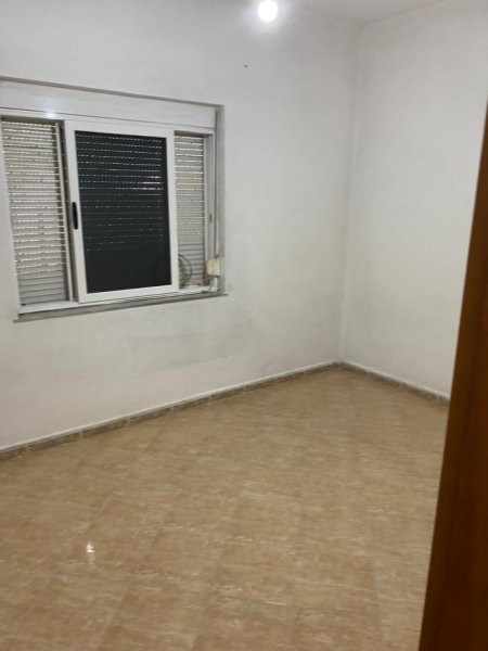 Tirane, jepet me qera apartament 2+1 Kati 3, 120 m² 400 € (Fakulteti i Mjeksise)