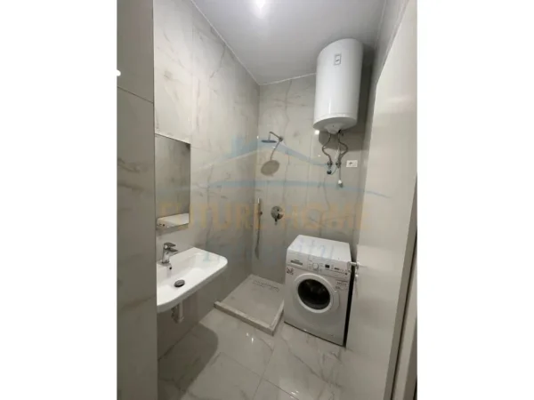 Tirane, jepet me qera apartament 1+1 Kati 6, 40 m² 330 € (ALI DEM)