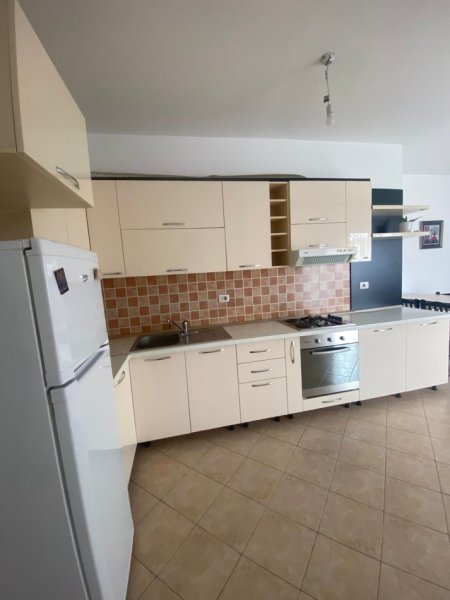Tirane, jepet me qera apartament 2+1 Kati 6, 98 m² 600 € (Rr. Dibres)