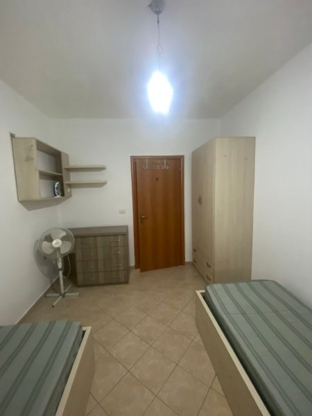 Tirane, jepet me qera apartament 2+1 Kati 6, 98 m² 600 € (Rr. Dibres)