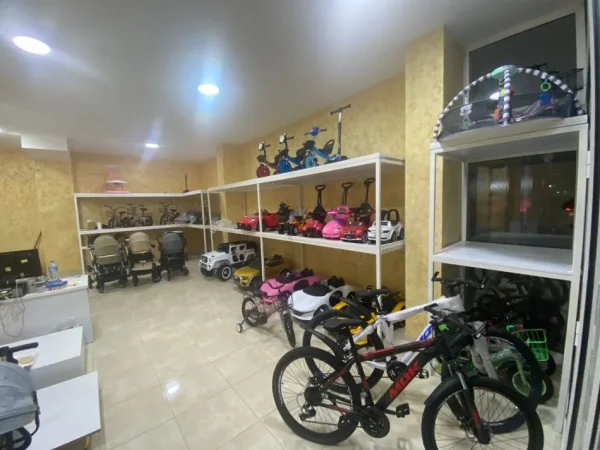 Tirane, jepet me qera ambjent biznesi Kati 0, 70 m² 430 € (Astir)