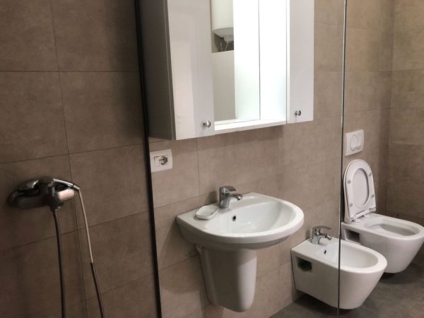 Tirane, jepet me qera 2+1+Ballkon Kati 4, 100 m² 700 € (Panorama)