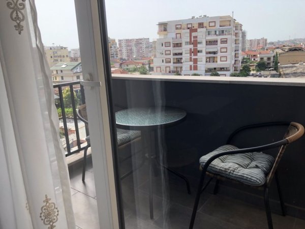 Tirane, jepet me qera 2+1+Ballkon Kati 4, 100 m² 700 € (Panorama)