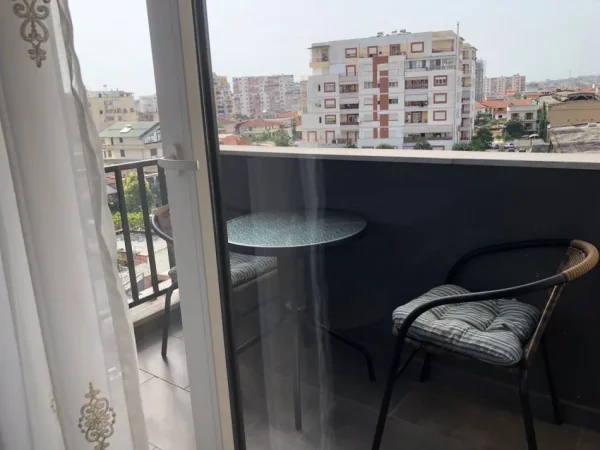 Tirane, jepet me qera 2+1+Ballkon Kati 4, 100 m² 700 € (Panorama)