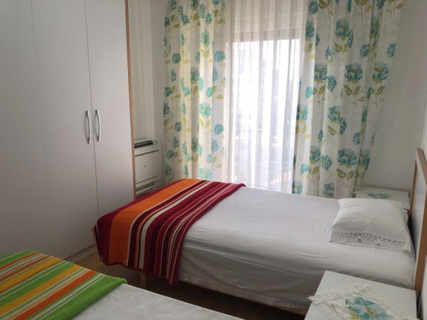 Tirane, jepet me qera 2+1+Ballkon Kati 4, 100 m² 700 € (Panorama)