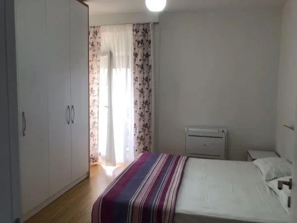 Tirane, jepet me qera 2+1+Ballkon Kati 4, 100 m² 700 € (Panorama)