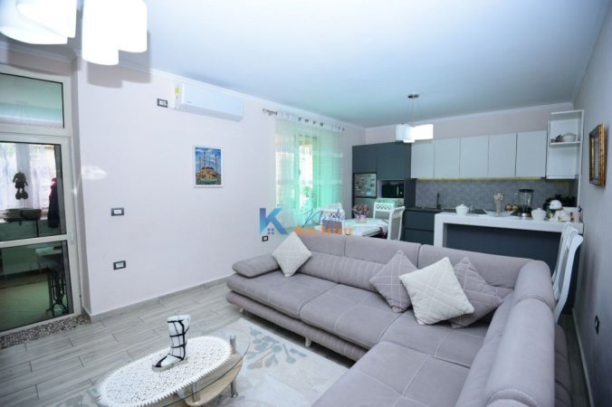 Tirane, jap me qera apartament 1+1+Ballkon Kati 1, 74 m² 600 € (Shtepi private per qira afer Pazarit te Ri)