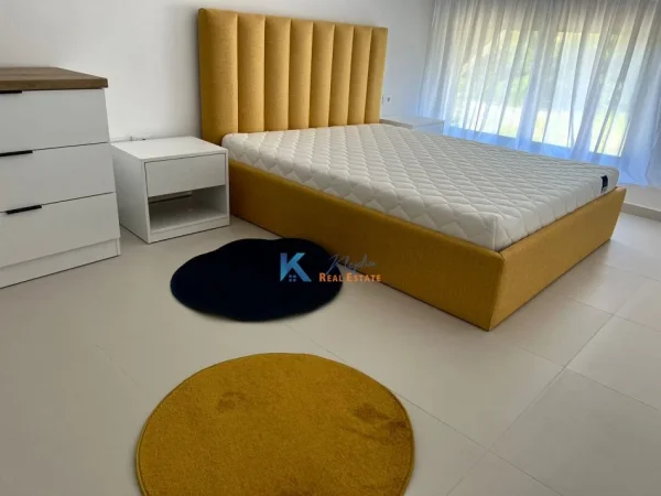 Tirane, jap me qera apartament 3+1+Ballkon Kati 1, 150 m² 1.300 € (Duplex per qira te Kodra e Diellit)