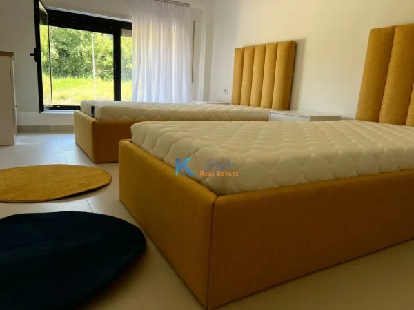 Tirane, jap me qera apartament 3+1+Ballkon Kati 1, 150 m² 1.300 € (Duplex per qira te Kodra e Diellit)