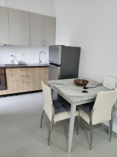 Tirane, jepet me qera garsonier Kati 0, 38 m² 280 € (Ali dem)
