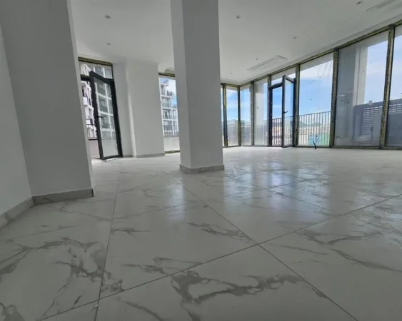 Tirane, jepet me qera apartament 2+1+Ballkon Kati 6, 136 m² 1.300 € (Diga e Liqenit)