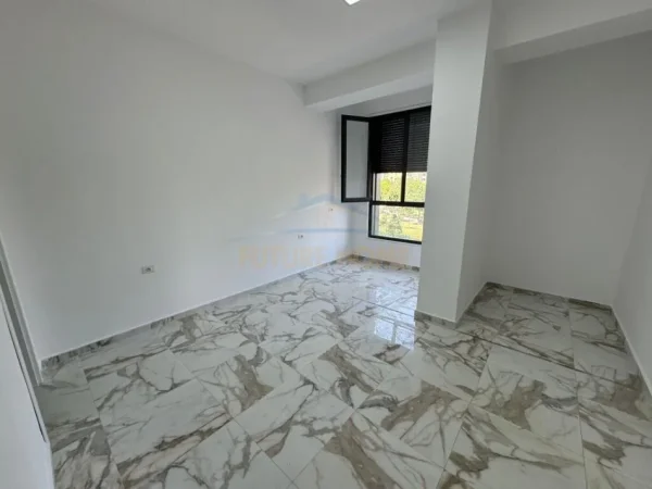 Tirane, jepet me qera apartament 2+1 Kati 1, 120 m² 800 € (Ali Demi)