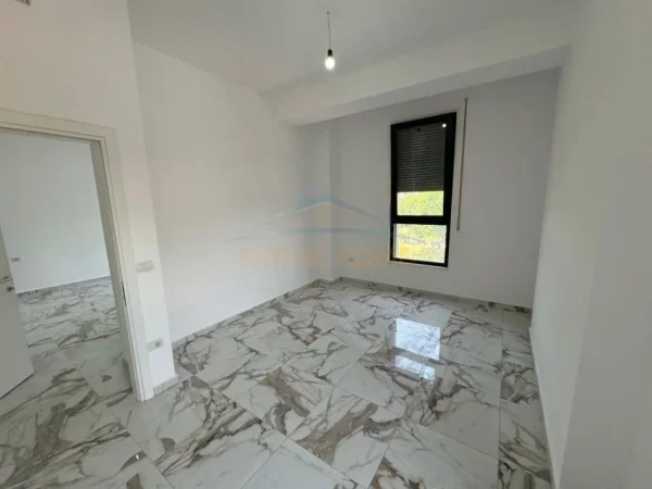 Tirane, jepet me qera apartament 2+1 Kati 1, 120 m² 800 € (Ali Demi)
