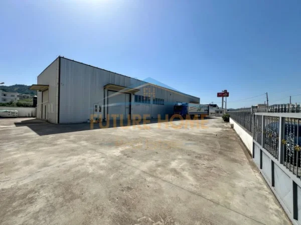 Tirane, jepet me qera magazine Kati 0, 740 m² 3.000 € (VORE)