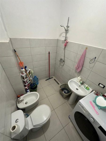 Tirane, jepet me qera apartament 2+1 Kati 7, 85 m² 400 € (kamez)
