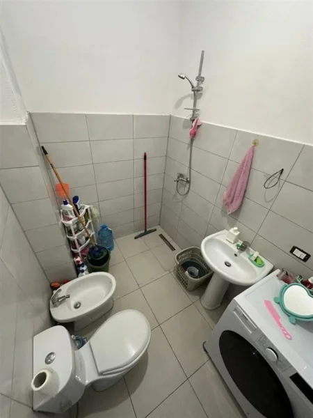 Tirane, jepet me qera apartament 2+1 Kati 7, 85 m² 400 € (kamez)
