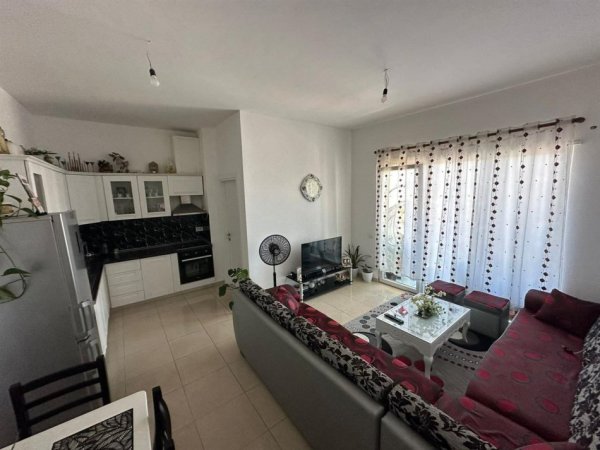 Tirane, jepet me qera apartament 2+1 Kati 7, 85 m² 400 € (kamez)