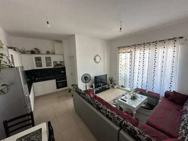 Tirane, jepet me qera apartament 2+1 Kati 7, 85 m² 400 € (kamez)