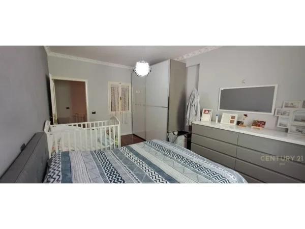 Tirane, shes apartament 2+1+2+POST PARKIMI , 145 m² 449.000 € (Ish Blloku)