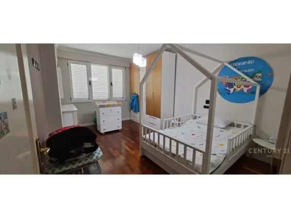 Tirane, shes apartament 2+1+2+POST PARKIMI , 145 m² 449.000 € (Ish Blloku)