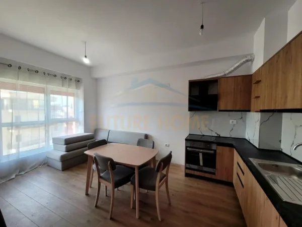 Tirane, jepet me qera apartament 1+1 Kati 2, 53 m² 350 € (Ali Demi)