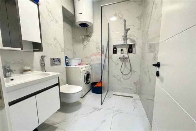 Tirane, jepet me qera apartament 1+1 Kati 5, 65 m² 500 € (riza cerova)