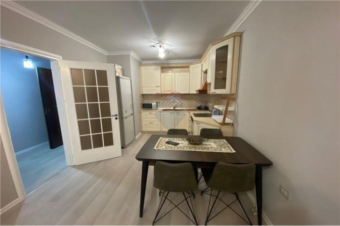 Tirane, jepet me qera apartament 2+1 Kati 8, 110 m² 750 € (Rruga Komuna e Parisit)