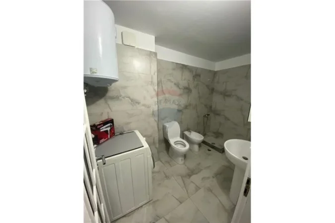 Tirane, jepet me qera apartament 2+1 Kati 8, 110 m² 750 € (Rruga Komuna e Parisit)