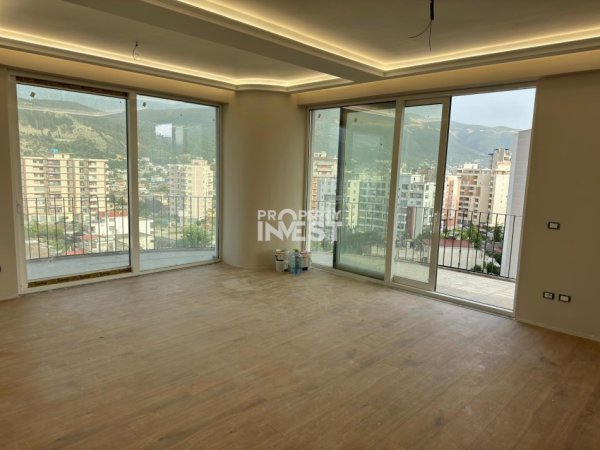 Vlore, shitet apartament 2+1 Kati 8, 121 m² 220.000 € (lungomare Vlore)