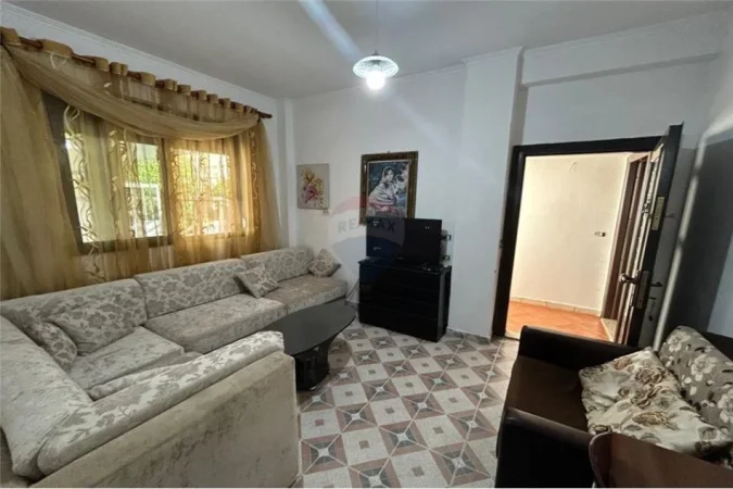 Tirane, jepet me qera apartament 1+1 Kati 2, 65 m² 370 € (Rruga Gjon Mili)