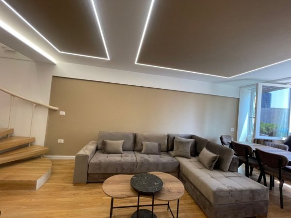 Tirane, jepet me qera apartament duplex 2+1+Ballkon Kati 3, 110 m² 1.500 € (QENDER)