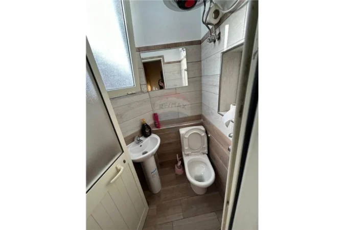 Tirane, jepet me qera apartament 1+1 Kati 2, 60 m² 350 € (Rruga Gjon Mili)