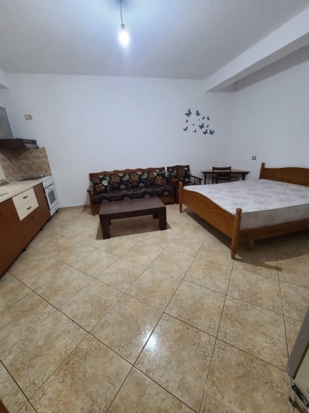 Tirane, jepet me qera garsonier 1 Katshe Kati 1, 39 m² 200 € (Rruga:Jordan Misja)