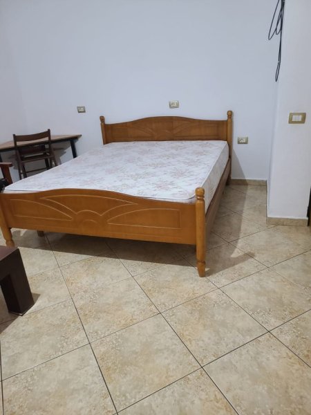 Tirane, jepet me qera garsonier 1 Katshe Kati 1, 39 m² 200 € (Rruga:Jordan Misja)