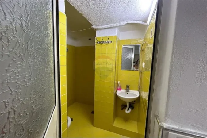 Tirane, jepet me qera garsonier 1+1 Kati 2, 48 m² 300 € (Rruga 5 Maj)