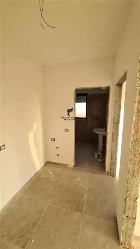 Tirane, shitet apartament 3+1 Kati 5, 145 m² 333.500 € (RRUGA E DURRESIT)