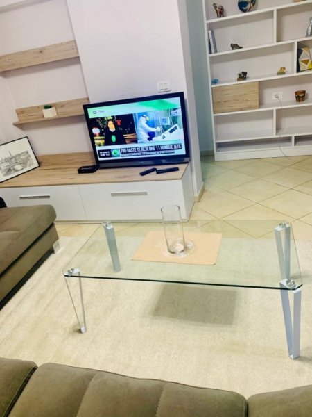 Tirane, jap me qera apartament 2+1+Ballkon Kati 5, 80 m² 600 € (Myslym shyr , prane okaidit)