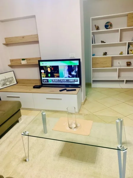 Tirane, jap me qera apartament 2+1+Ballkon Kati 5, 80 m² 600 € (Myslym shyr , prane okaidit)