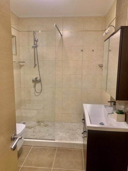 Tirane, jap me qera apartament 2+1+Ballkon Kati 5, 80 m² 600 € (Myslym shyr , prane okaidit)
